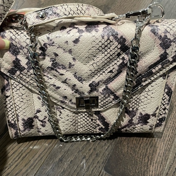 Steve Madden Handbags - Steve Madden Crossbody Bag